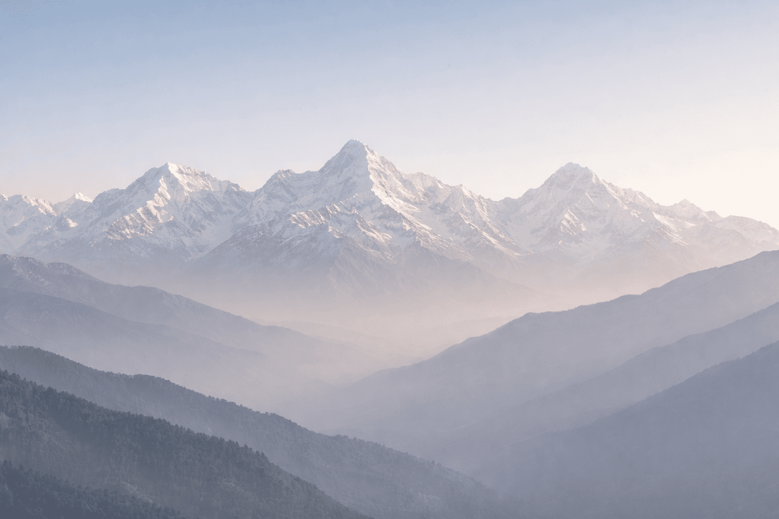 Mountain landscape in Himachal Pradesh — remote work stay by Bungstays