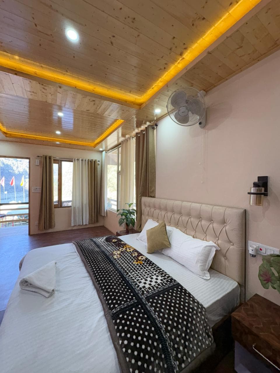 Tirthan Sunshine Cafe — photo 2